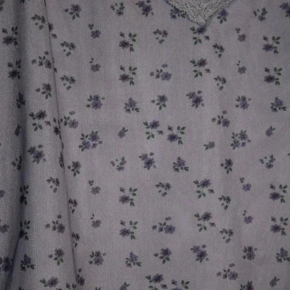 Hollister Camisole with Lace Lilac Floral Print - Picture 4 of 14